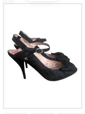 BETSEYVILLE by Betsey Johnson Black Lace Peep Toe Bow Heels Shoes Size 8.5”